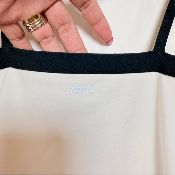 Elegant White Sleeveless Jumpsuit - Picture 3 of 4